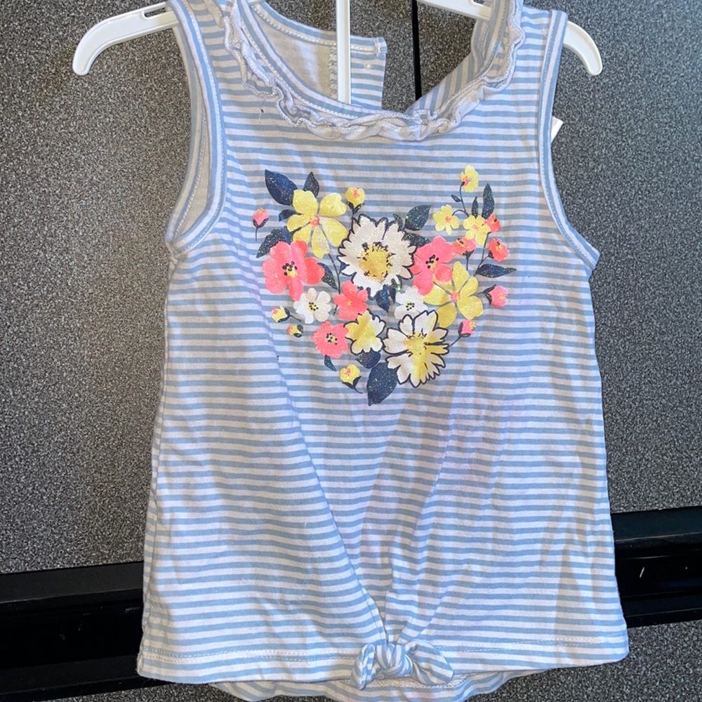 Flower blouse size 6 *PLEASE BUNDLE! 30% off & Lower shipping w/4+ items